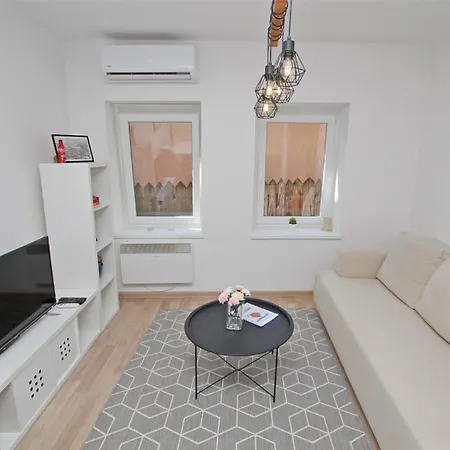Morich In The Heart Of Old Town With Garden Apartment *