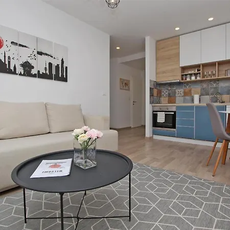 Apartment Morich In The Heart Of Old Town With Garden